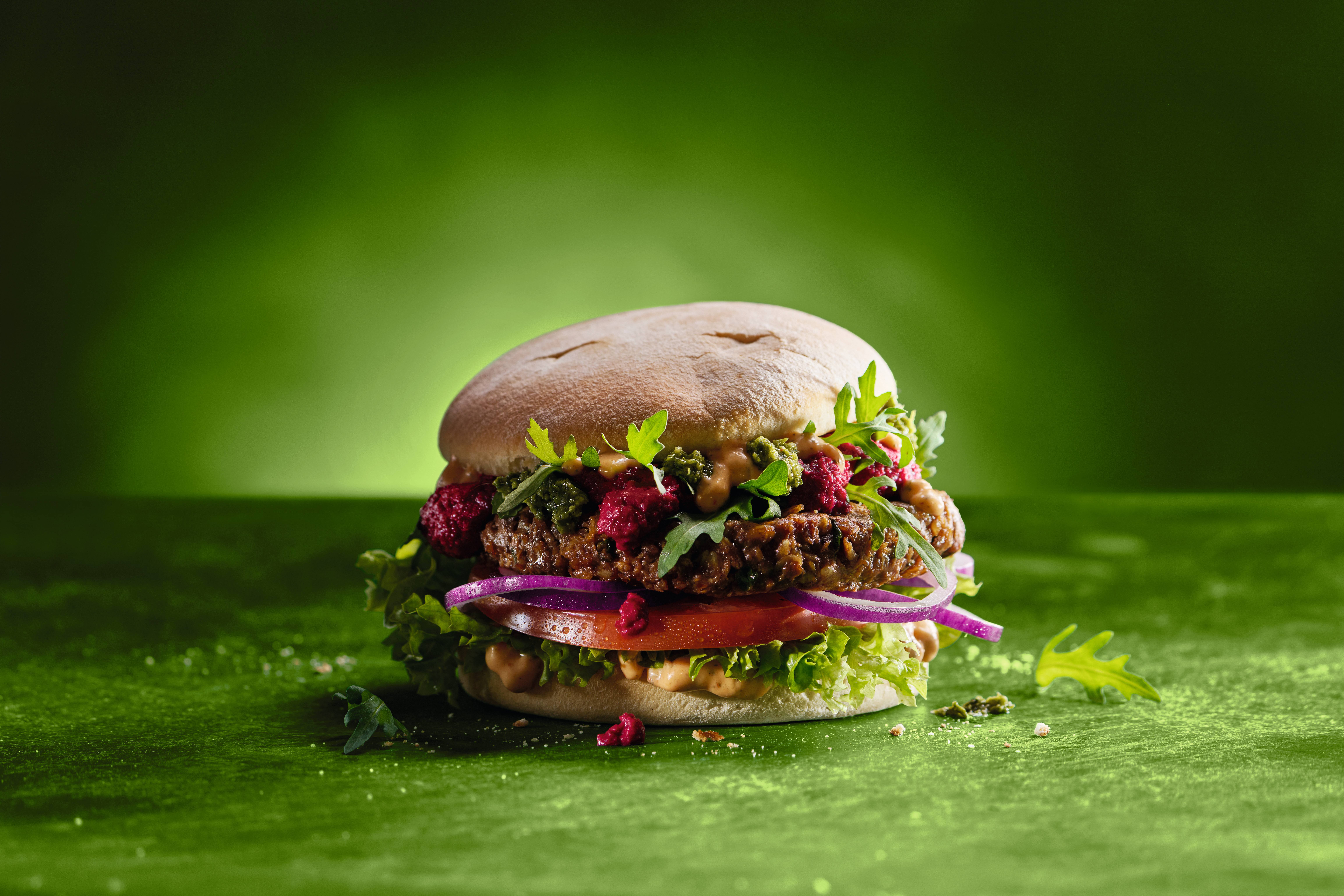 Pesto Prince vegan burger at HANS IM GLÜCK Amsterdam